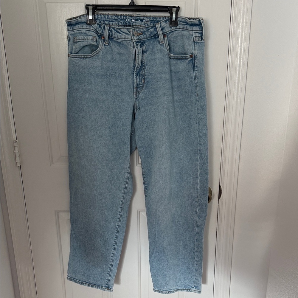 Old Navy high rise, OG, loose, smooth pockets, distressed women’s jeans
